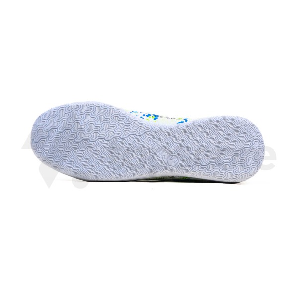 mills_riyu_in_white_blue_neon_green_406_2.jpg