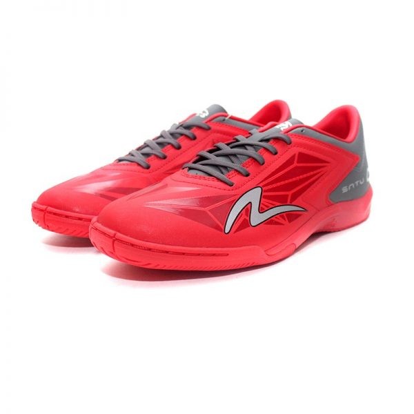 SPECS ACCELERATOR SATU PRO IN EMPEROR RED/CHARCOAL/SILVER